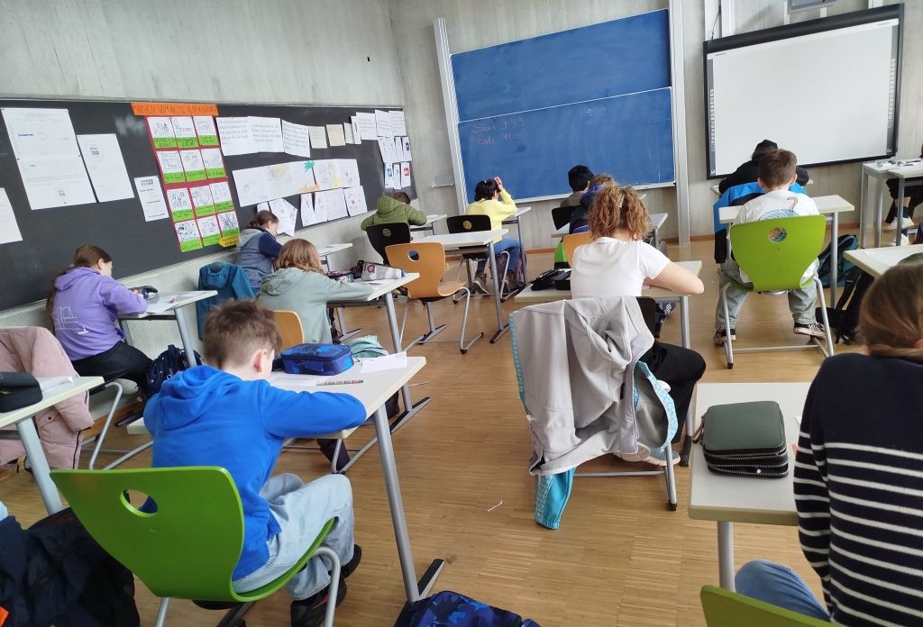 Lernende im Klassenzimmer