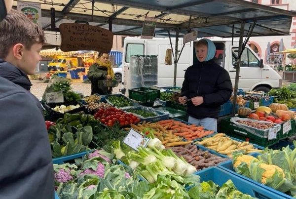 Gemüsestand auf dem Bauernmarkt