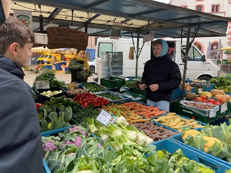 Gemüsestand auf dem Bauernmarkt