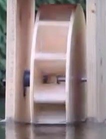 Selbstgebautes Wasserrad