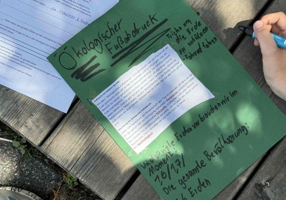 Schüler:innen-Plakat zum Thema ökologischer Fußabdruck