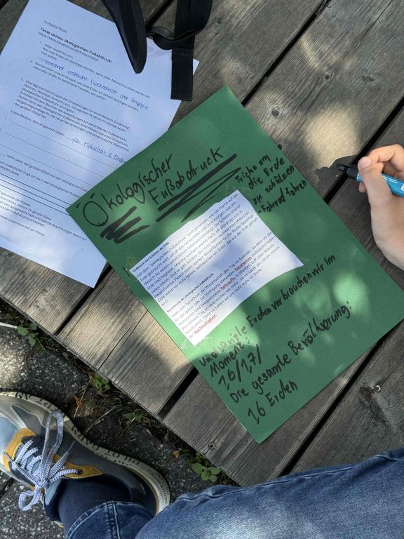 Schüler:innen-Plakat zum Thema ökologischer Fußabdruck